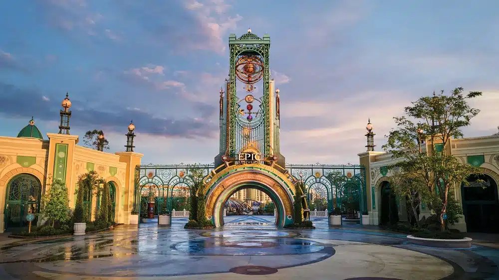 Epic Universe — l'entrée de Celestial Park et la fontaine Chronos