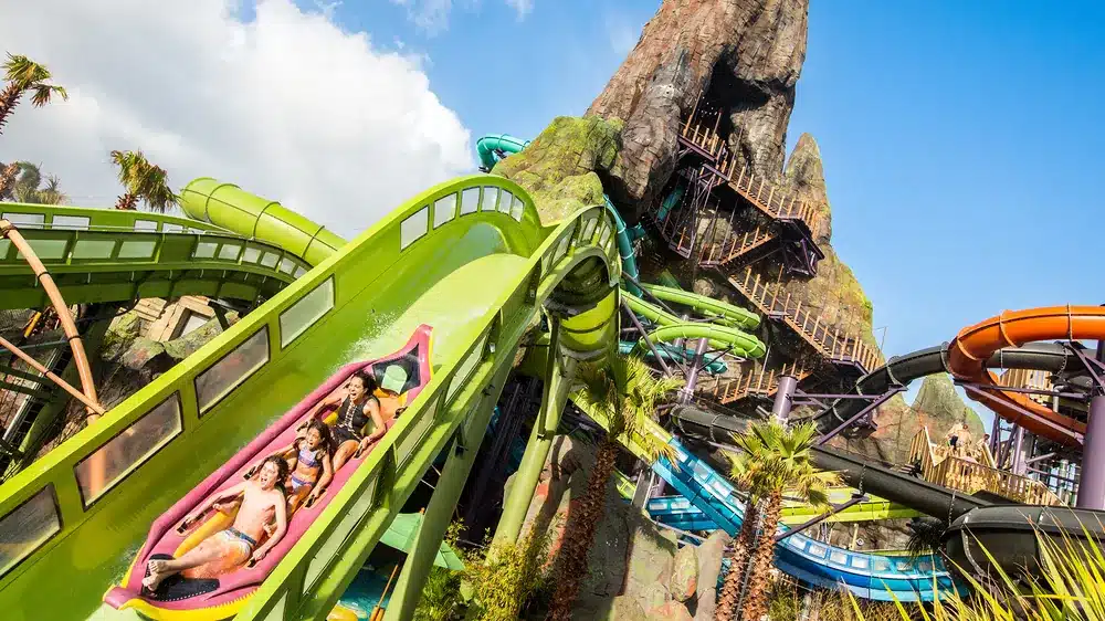 Volcano Bay — le volcan Krakatau et ses glissades
